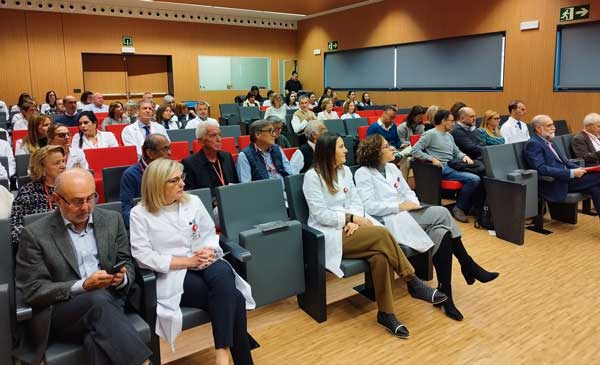 Imagen del público asistente, integrado por profesionales socio-sanitarios del SNS-O y del Hospital San Juan de Dios de Pamplona-Tudela.